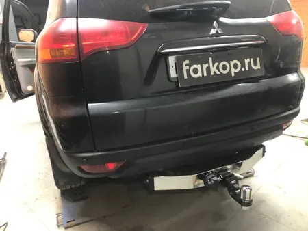 Фаркоп TowRus для Mitsubishi Pajero Sport 2008-2017 (с нерж. накладкой) 159366 в Киров
